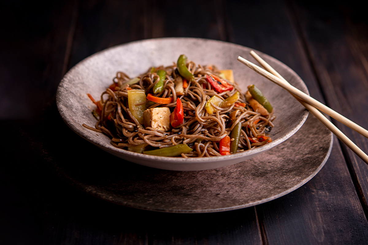 Przepis na makaron soba z tofu i warzywami